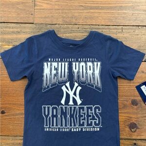 Genuine Merchandise Navy New York Yankees Graphic Tee